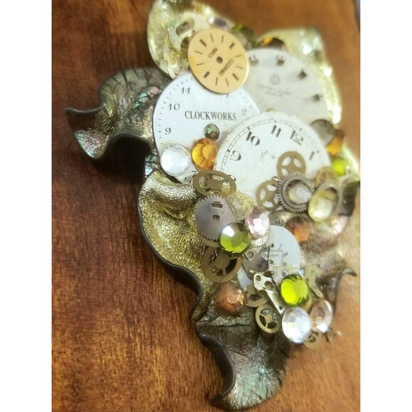 Vintage 1980s Steampunk Assemblage Brooch Using Vintage Jewelry & Watch Parts - Picture 3 of 5